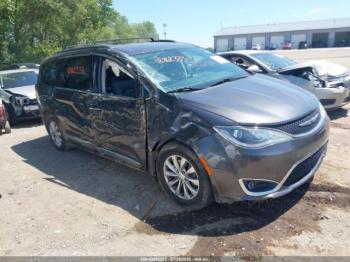  Salvage Chrysler Pacifica