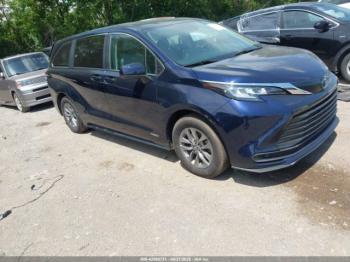  Salvage Toyota Sienna