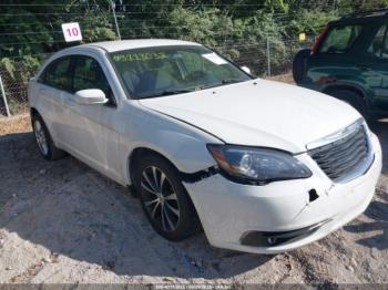  Salvage Chrysler 200