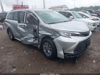  Salvage Toyota Sienna