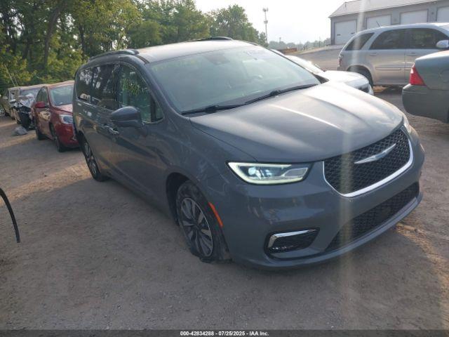  Salvage Chrysler Pacifica