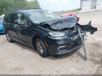  Salvage Chrysler Pacifica