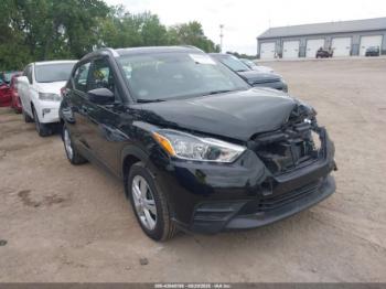  Salvage Nissan Kicks