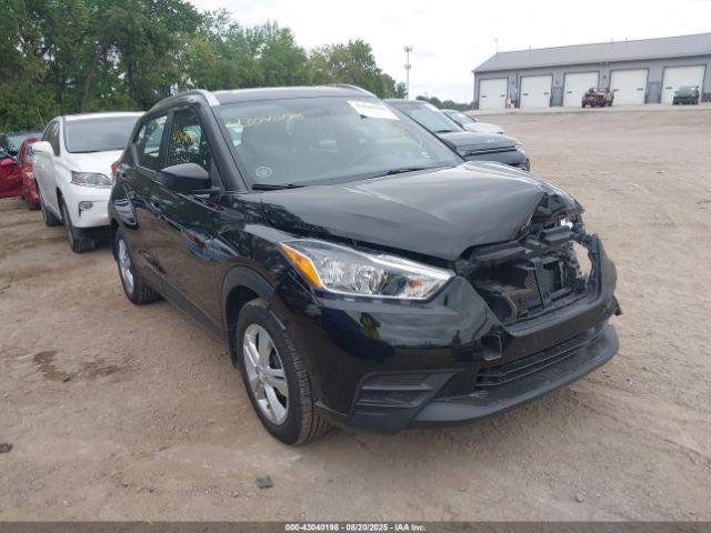  Salvage Nissan Kicks