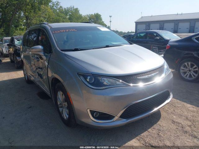  Salvage Chrysler Pacifica