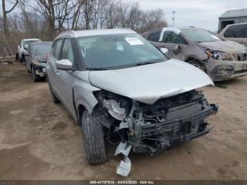  Salvage Nissan Kicks
