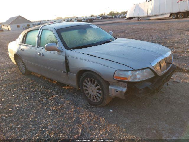  Salvage Lincoln Towncar