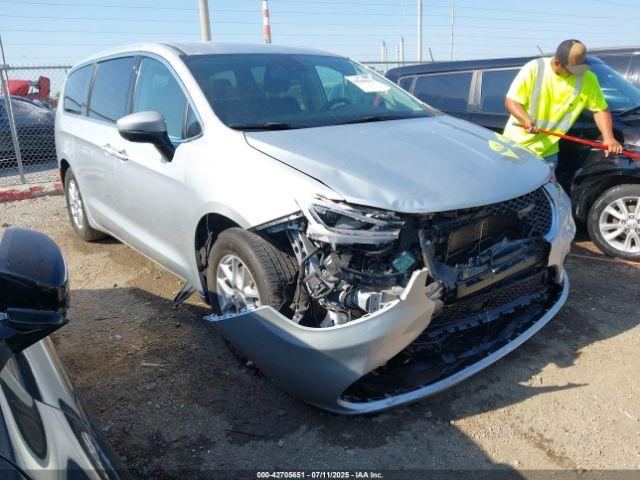  Salvage Chrysler Pacifica