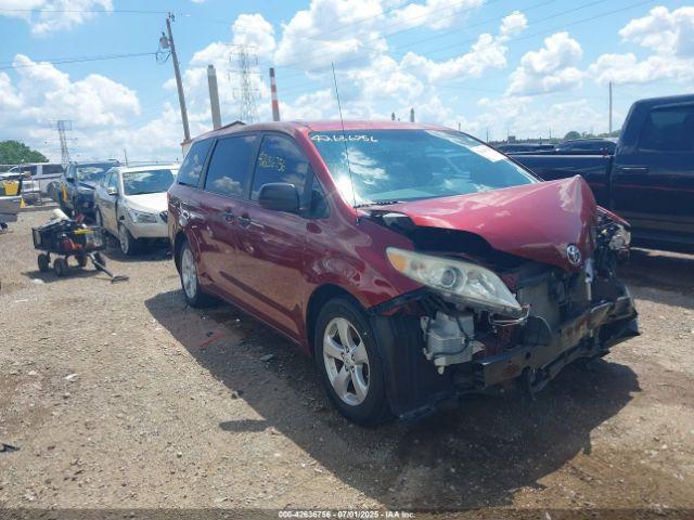  Salvage Toyota Sienna