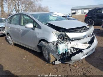 Salvage Toyota Prius v