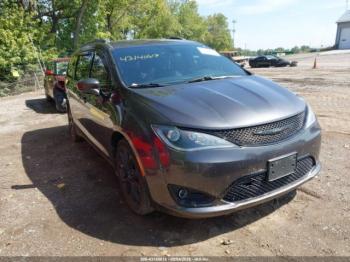  Salvage Chrysler Pacifica