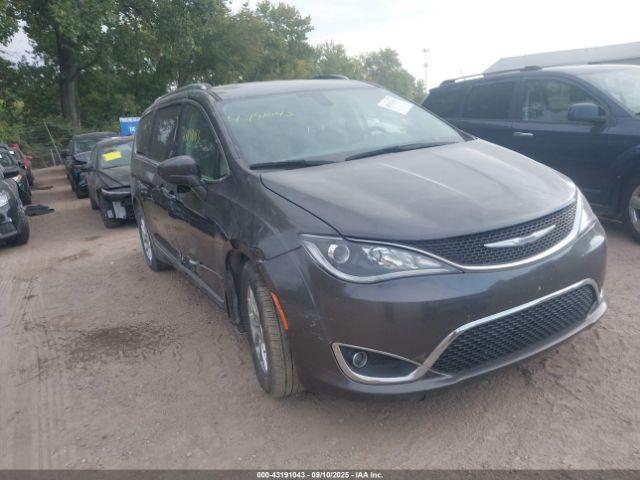  Salvage Chrysler Pacifica