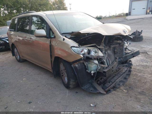 Salvage Toyota Sienna
