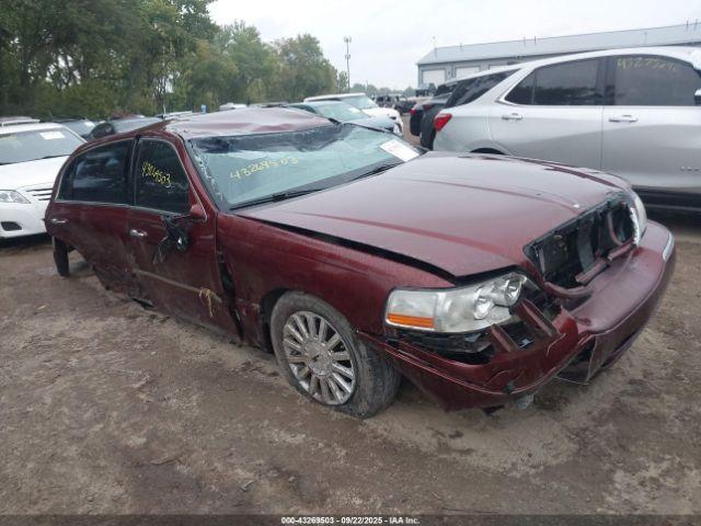  Salvage Lincoln Towncar