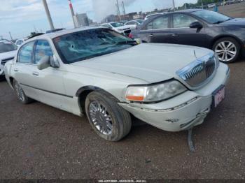  Salvage Lincoln Towncar