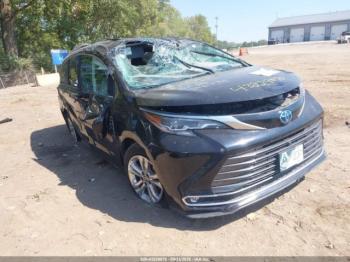  Salvage Toyota Sienna
