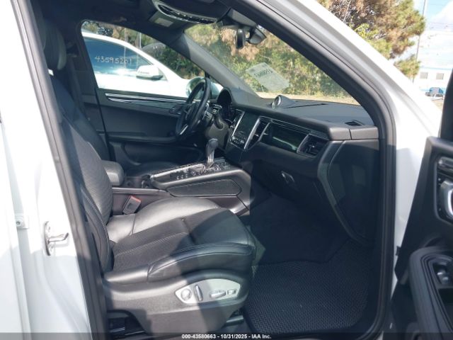 Porsche Macan S Image 3