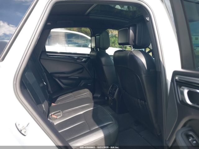 Porsche Macan S Image 5