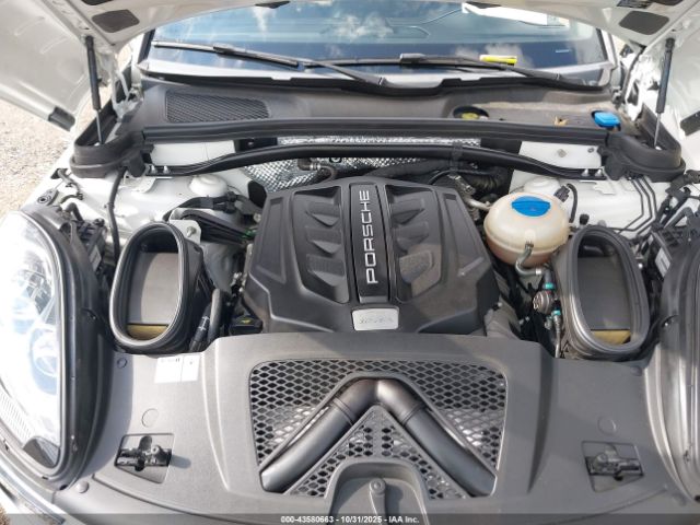 Porsche Macan S Image 15