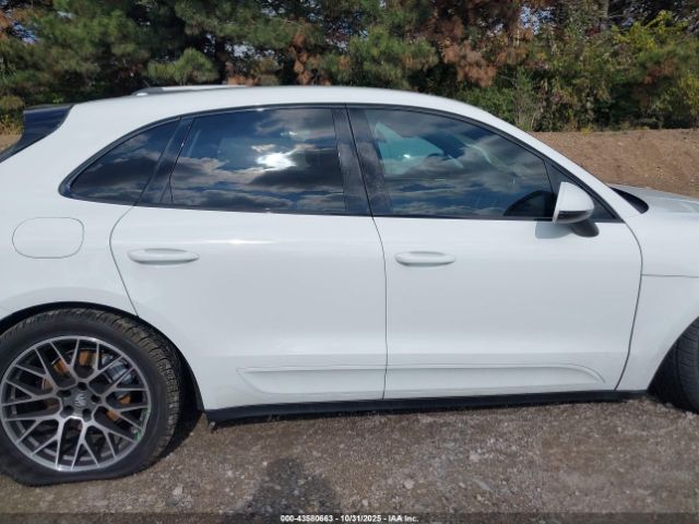 Porsche Macan S Image 12