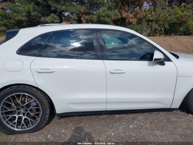 Porsche Macan S Image 12