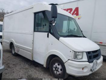  Salvage Isuzu Commercial Van