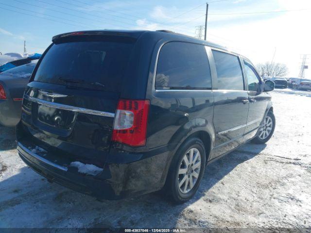 Chrysler Town & Country Touring-l Image 5