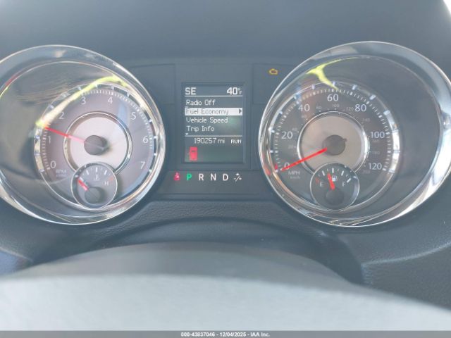 Chrysler Town & Country Touring-l Image 6