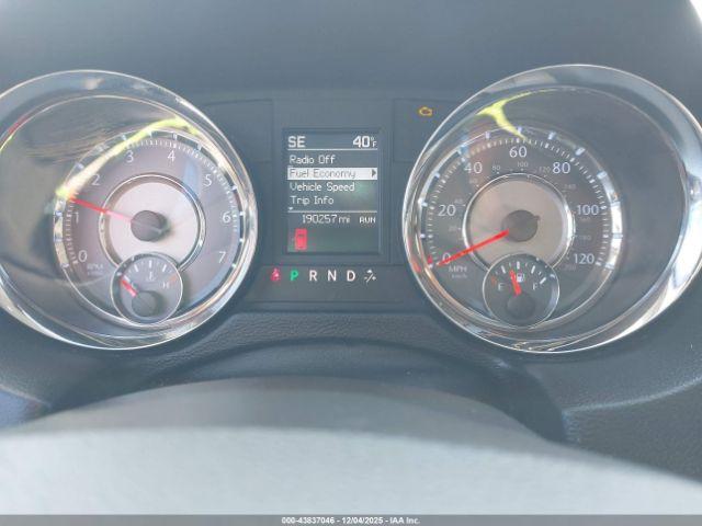 Chrysler Town & Country Touring-l Image 6