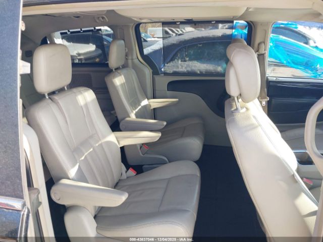 Chrysler Town & Country Touring-l Image 11