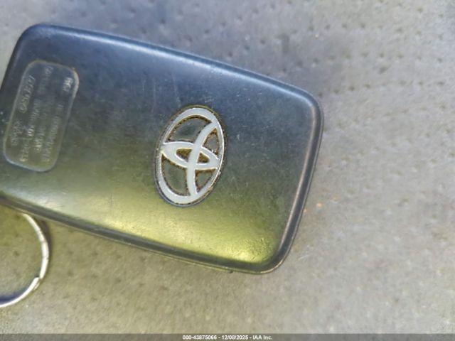 Toyota Prius Iii Image 2