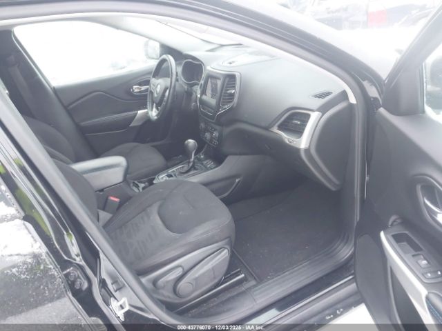 Jeep Cherokee Upland 4x4 Image 11