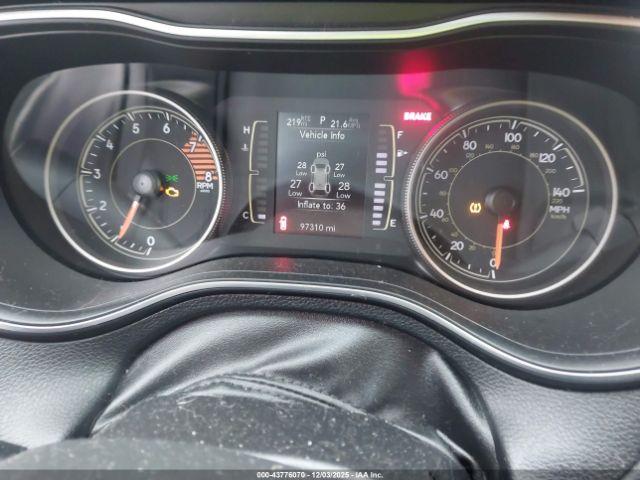 Jeep Cherokee Upland 4x4 Image 4