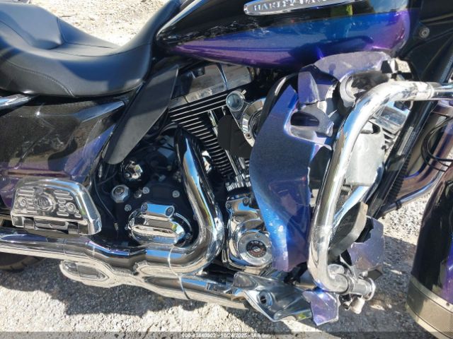 Harley-Davidson Flhtk Image 6