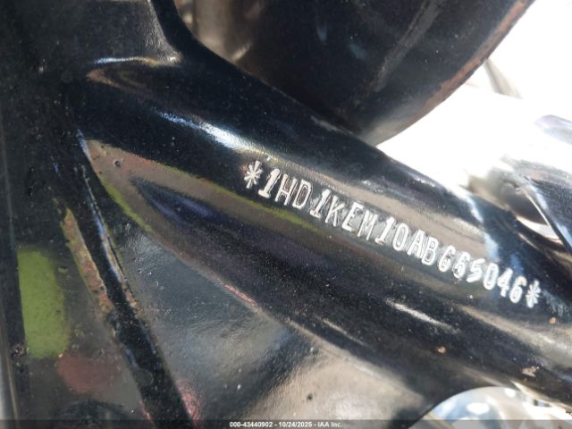 Harley-Davidson Flhtk Image 9