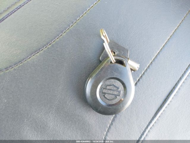 Harley-Davidson Flhtk Image 10