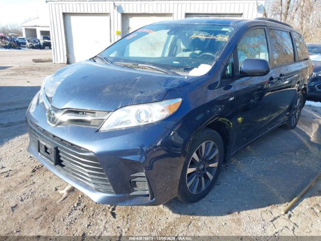 Toyota Sienna Le 7 Passenger Image 2