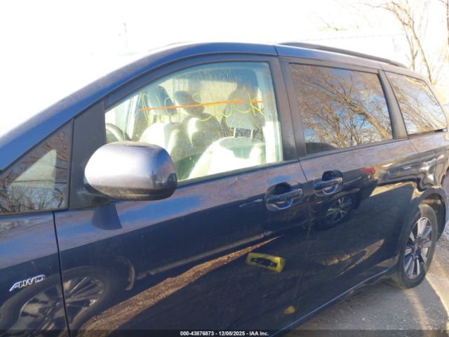 Toyota Sienna Le 7 Passenger Image 11