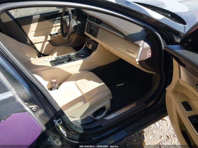 Jaguar XF 20d Premium Image 4