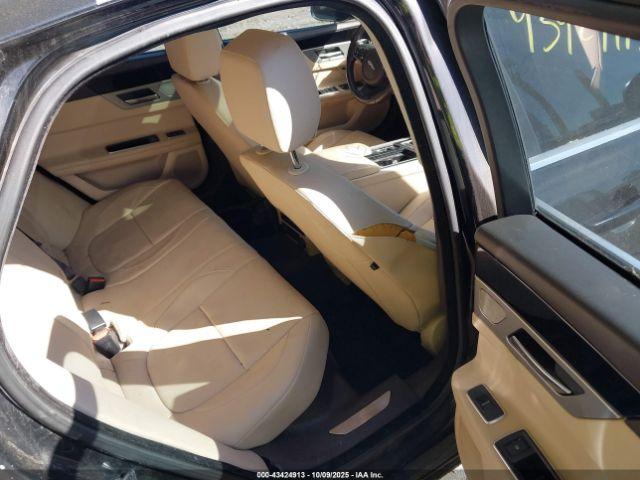 Jaguar XF 20d Premium Image 6