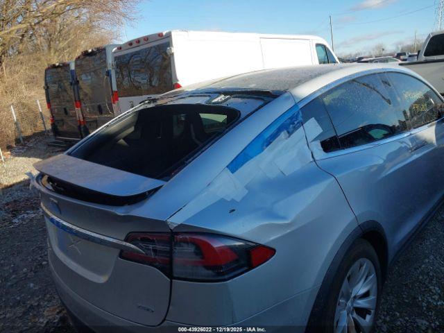Tesla Model X Image 2