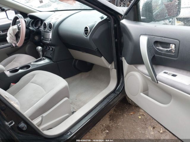 Nissan Rogue S Image 5