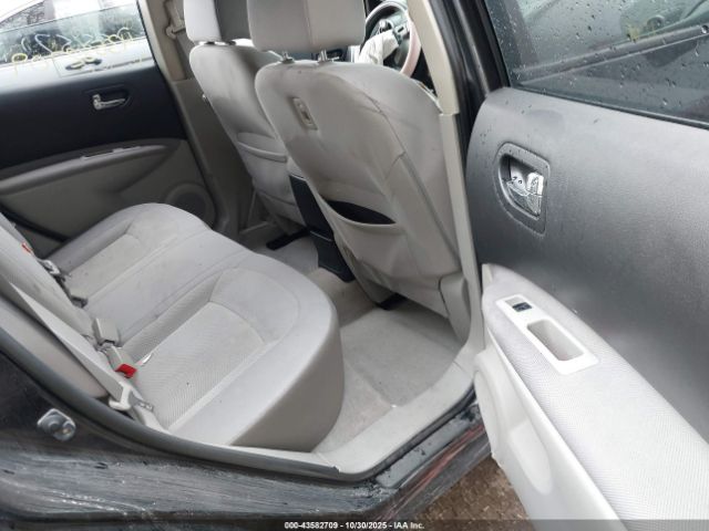 Nissan Rogue S Image 6