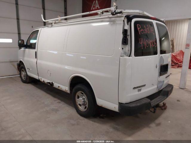 Chevrolet Express Image 3