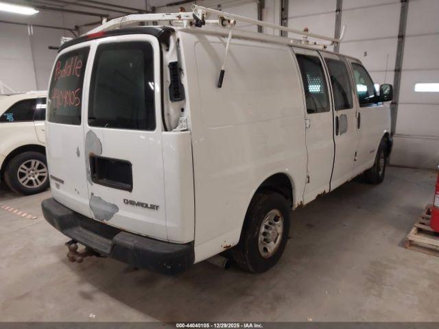 Chevrolet Express Image 12
