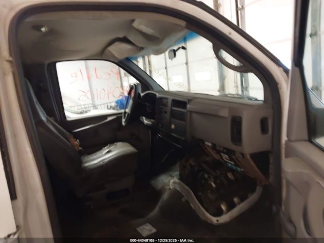 Chevrolet Express Image 11