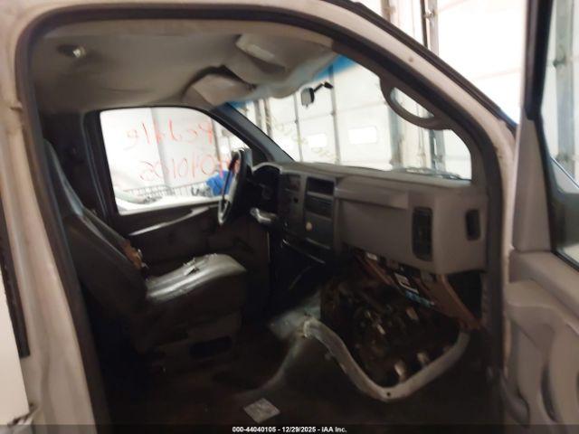 Chevrolet Express Image 11