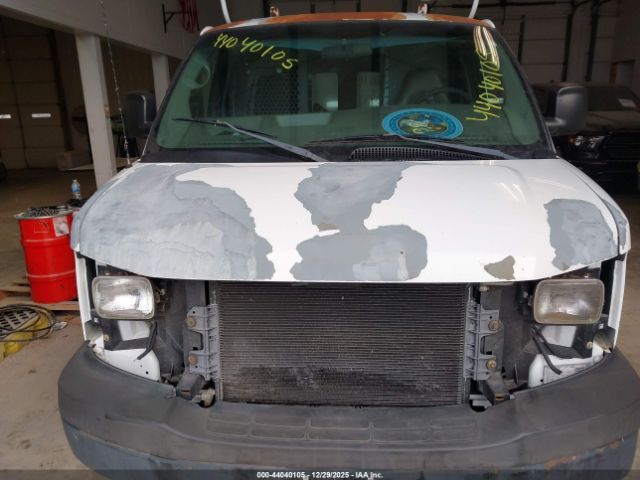 Chevrolet Express Image 2