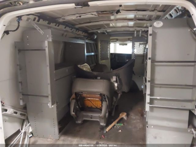 Chevrolet Express Image 7