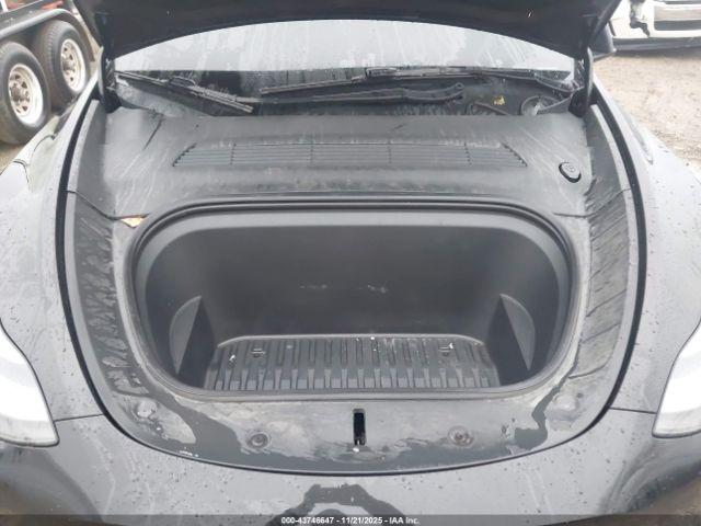 Tesla Model Y Performance Dual Motor All-wheel Drive Image 9